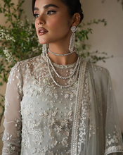 Load image into Gallery viewer, SUFFUSE  | FREESIA 23 | AMBER