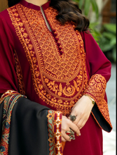 Load image into Gallery viewer, ZAINAB CHOTTANI | WINTER SHAWL | SILA