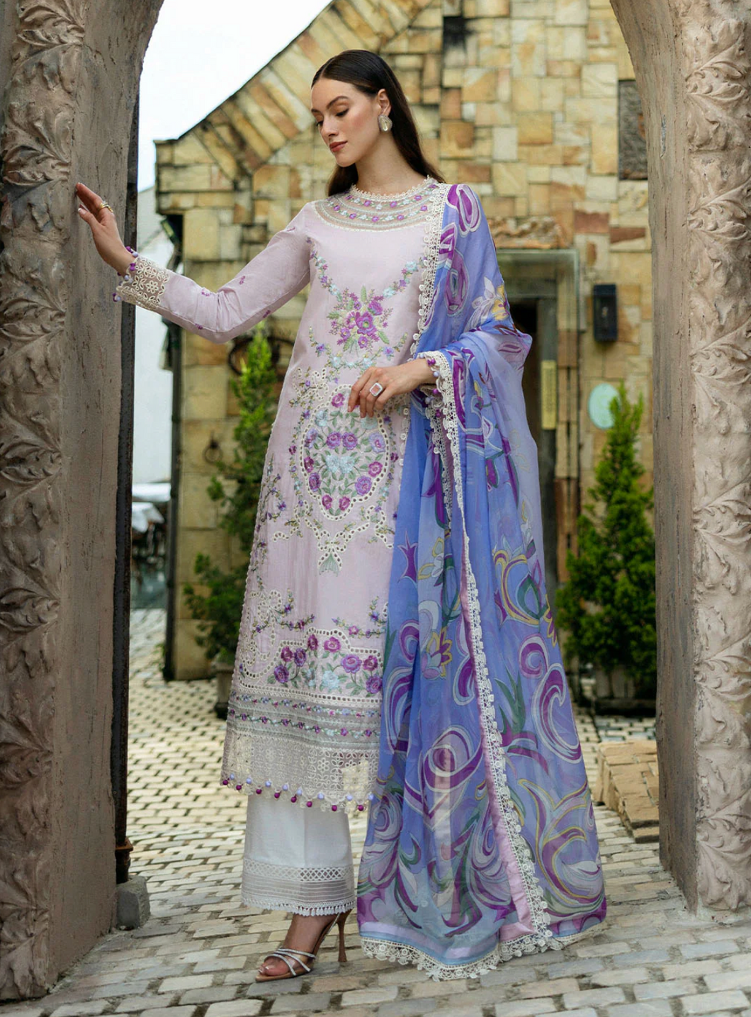 ROHEENAZ  | FLANERIE LAWN | EUGENIA