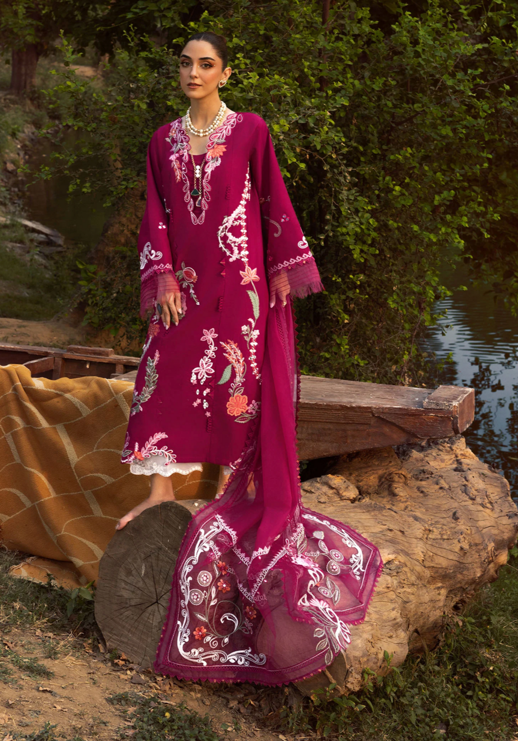 CRIMSON | TASAWAR 25 |  MIRROR GARDEN