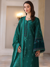 Load image into Gallery viewer, NOOR  | PASHMINA WINTER SHAWL | EMERALD REVERIE