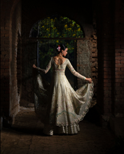 Load image into Gallery viewer, NYRA | WEDDING FESTIVE 25 | ERYA