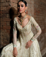 Load image into Gallery viewer, NYRA | WEDDING FESTIVE 25 | ERYA