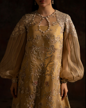 Load image into Gallery viewer, NYRA | WEDDING FESTIVE 25 | SUNEHRI