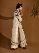 Load image into Gallery viewer, SOBIA NAZIR | WINTER SHAWL 25 | 6A