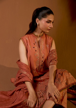 Load image into Gallery viewer, SOBIA NAZIR | WINTER SHAWL 25 | 4A