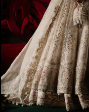 Load image into Gallery viewer, SUFFUSE  | FREESHIA 26 | ISHANAE