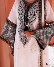 Load image into Gallery viewer, MUSHQ | NUVERA RAW SILK 26 | GILLIAN