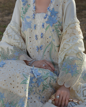 Load image into Gallery viewer, RANGRASIYA | CARNATION LAWN 26 | NOOREH