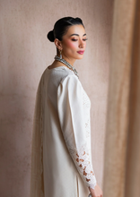 Load image into Gallery viewer, QALAMKAR | CHIKANKARI PRET 26 | HALO