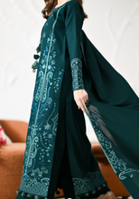 Load image into Gallery viewer, ZAIB |  LUXURY KARANDI | DEEP EMERALD