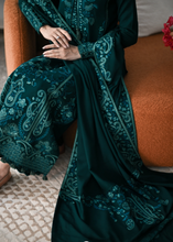 Load image into Gallery viewer, ZAIB |  LUXURY KARANDI | DEEP EMERALD