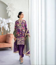 Load image into Gallery viewer, Suffuse ~ Luxury Pret - Majestic Plum